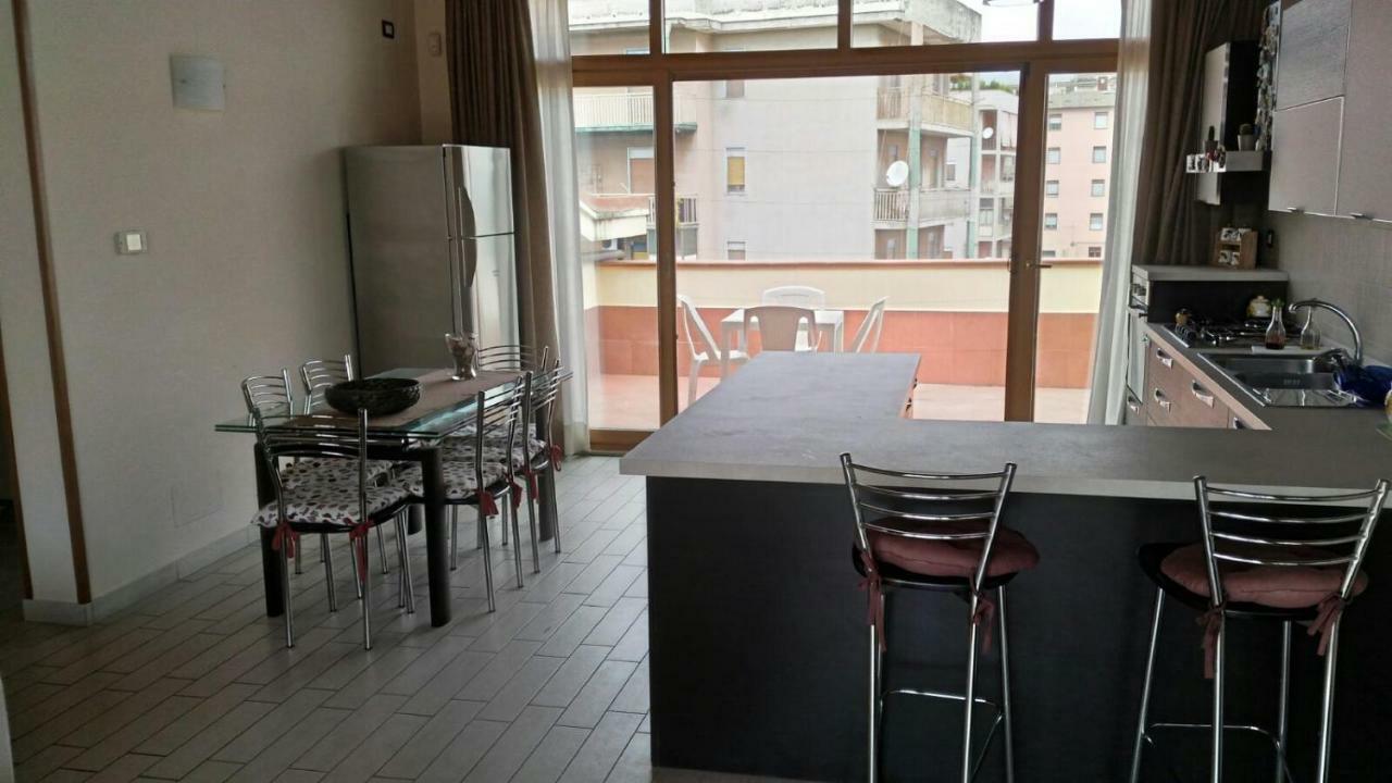 A Due Passi Da Tutto Apartment Catania Luaran gambar