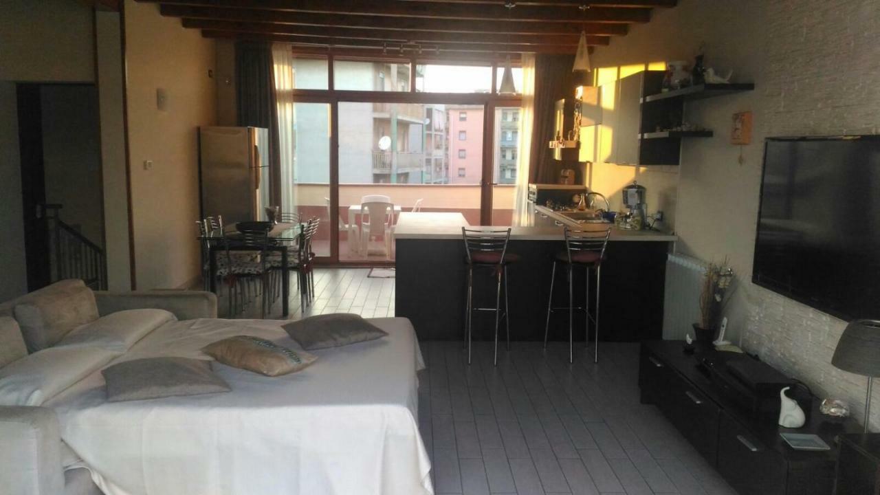 A Due Passi Da Tutto Apartment Catania Luaran gambar