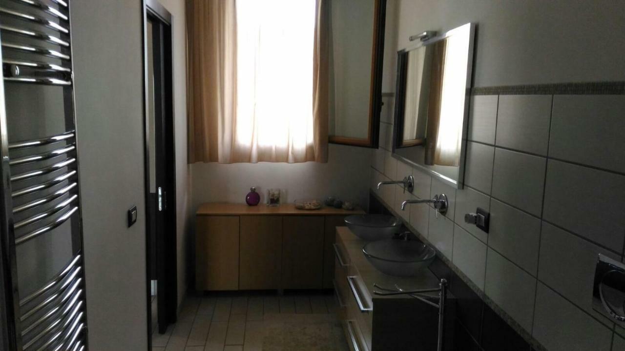 A Due Passi Da Tutto Apartment Catania Luaran gambar