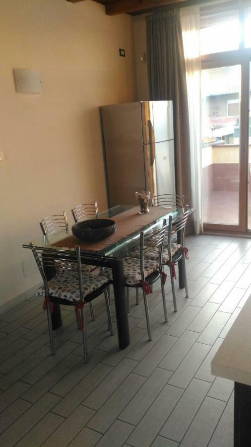 A Due Passi Da Tutto Apartment Catania Luaran gambar