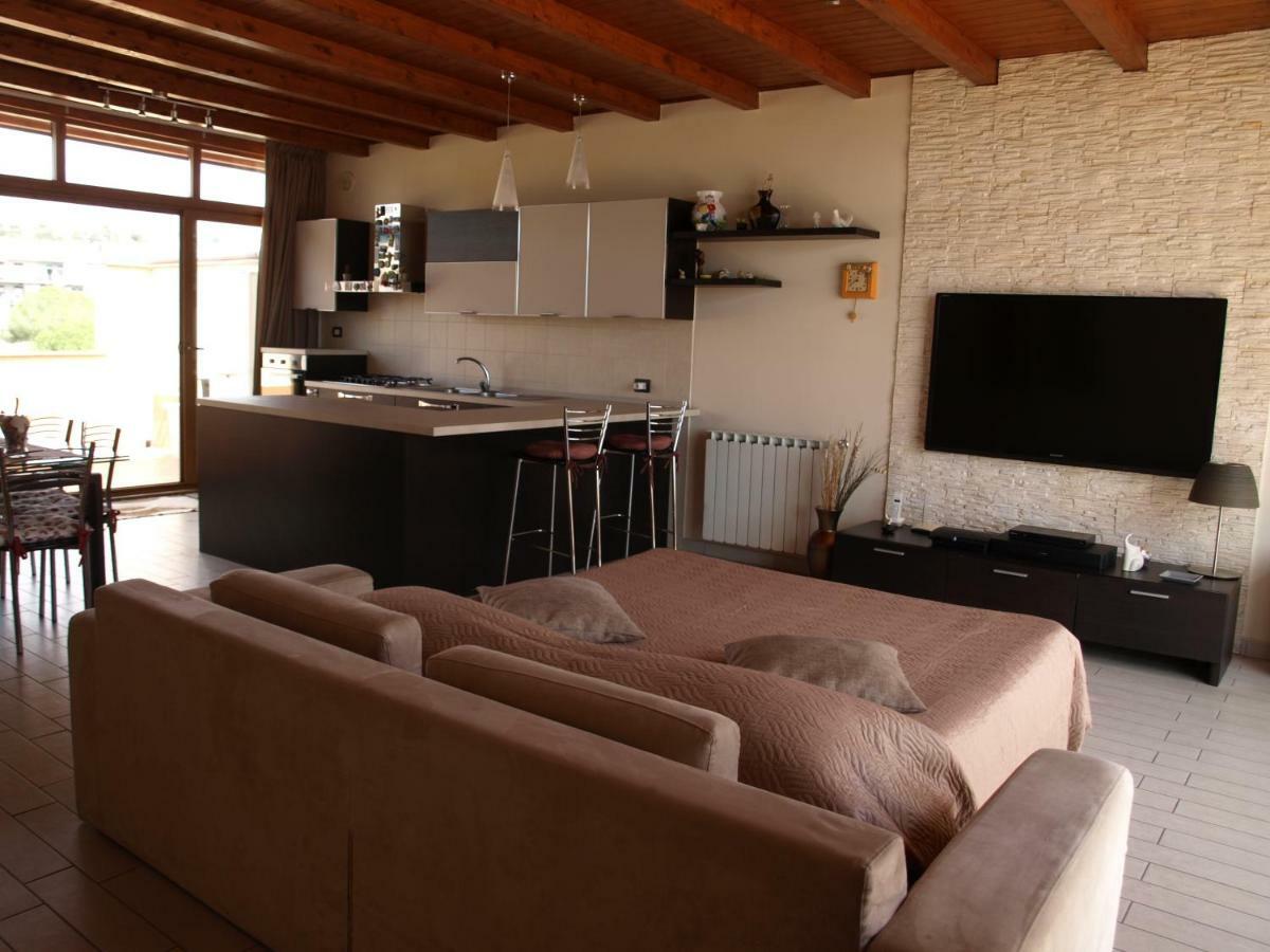 A Due Passi Da Tutto Apartment Catania Luaran gambar