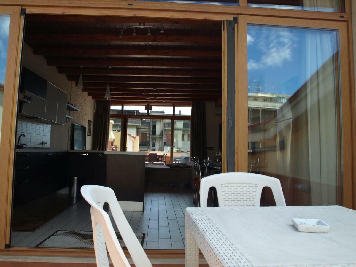 A Due Passi Da Tutto Apartment Catania Luaran gambar