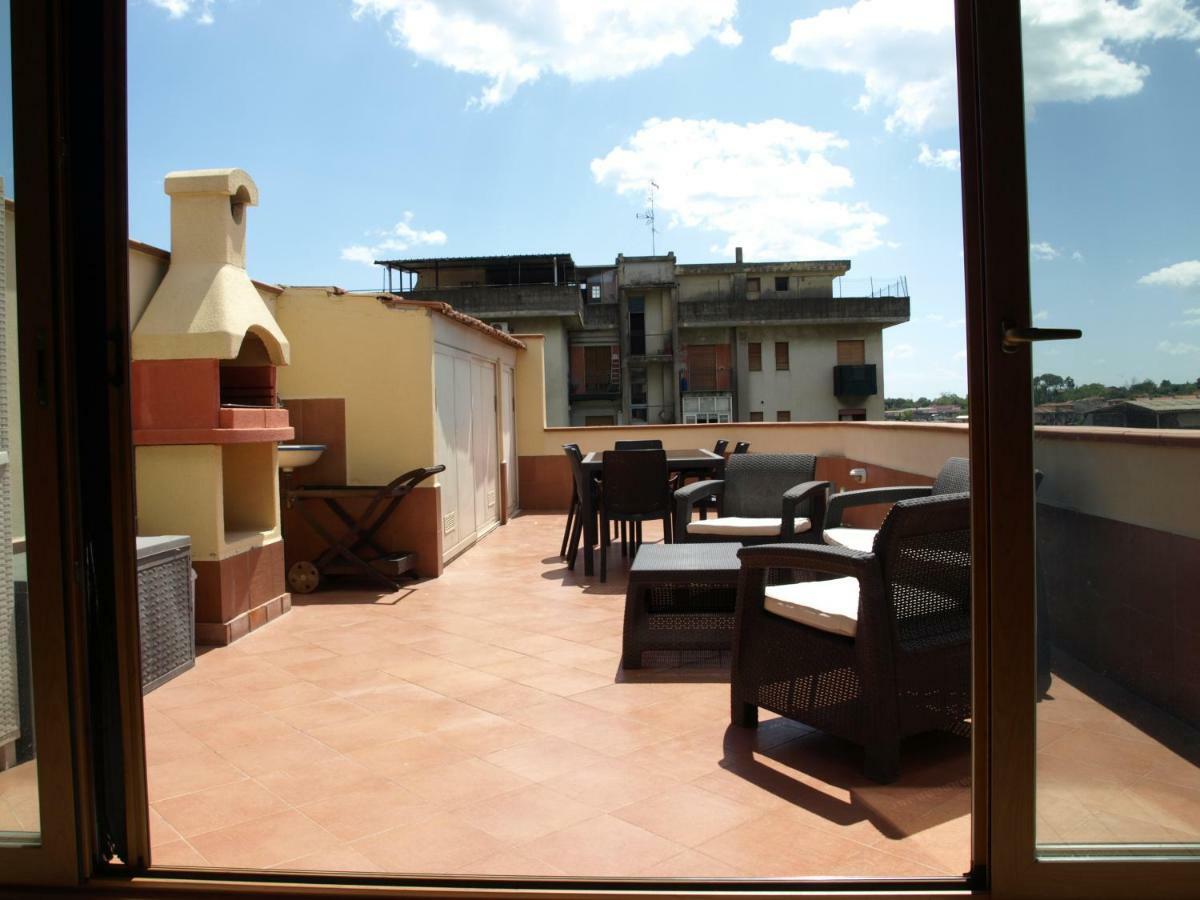 A Due Passi Da Tutto Apartment Catania Luaran gambar